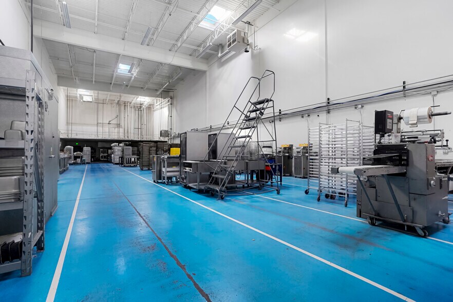 More Photos Of 82 Inverness Dr E, Englewood Warehouse For Sale