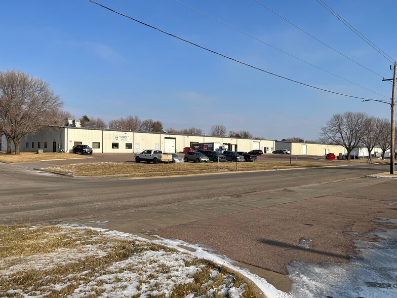 Primary Photo Of 5620 W 9th St, Sioux Falls Distribution For Sale