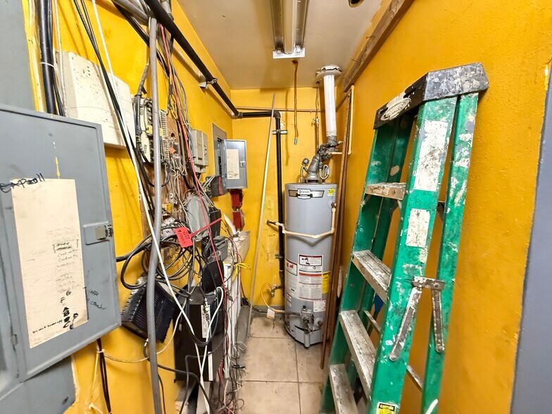 More Photos Of 8899 North Loop E, Houston Service Station For Sale