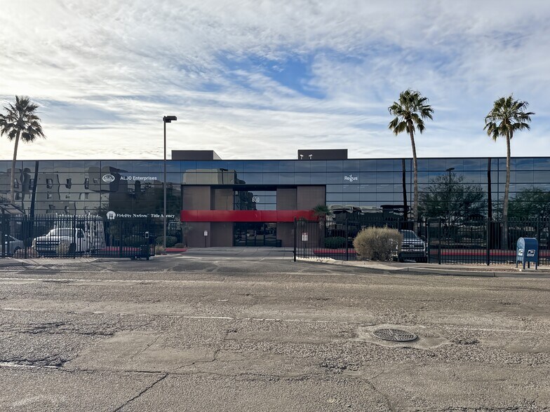 More Photos Of 800 E Wetmore Rd, Tucson Coworking Space