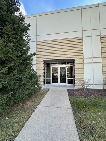 More Photos Of 4170 Lafayette Center Dr, Chantilly Light Distribution For Lease