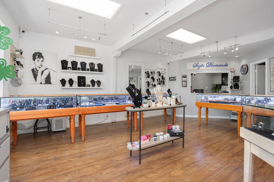 More Photos Of 224 Main St, Seal Beach Storefront For Sale