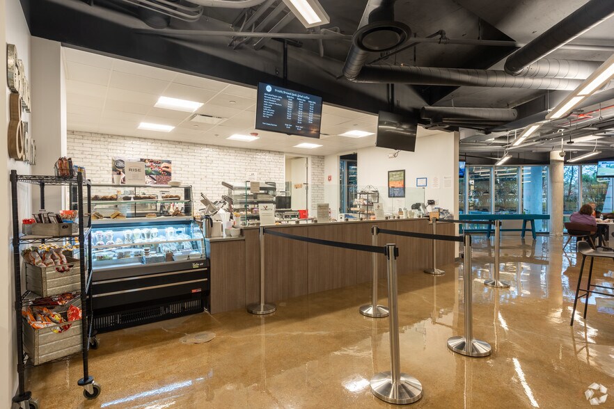 More Photos Of 700 Commerce Dr, Oak Brook Coworking Space