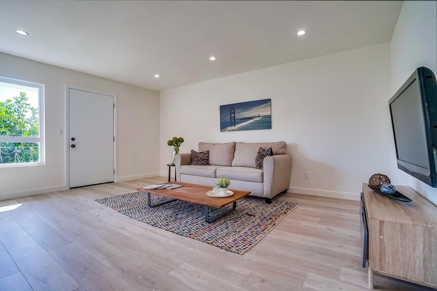 More Photos Of 1512 Sherman Pl, Long Beach Apartments For Sale