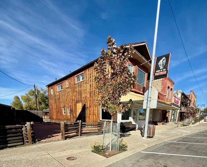 More Photos Of 142 NW Front St, Prairie City Storefront Retail Residential For Sale