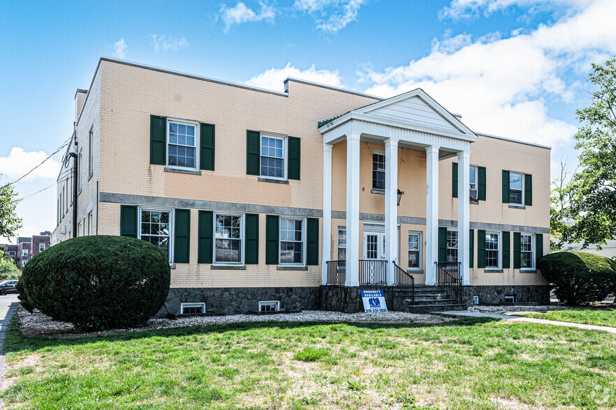 Primary Photo Of 155 W Merrick Rd, Freeport Medical For Lease