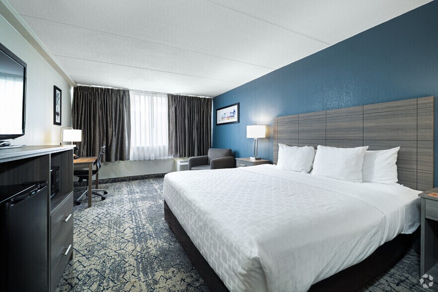 More Photos Of 411 S Larkin Ave, Joliet Hotel For Sale