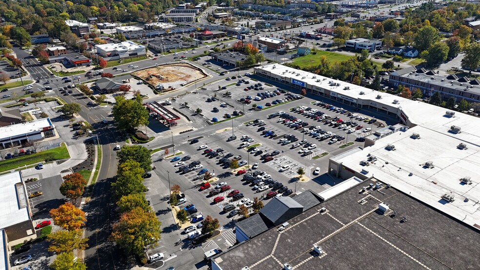 More Photos Of 2307-2375 Nicholasville Rd, Lexington Unknown For Lease