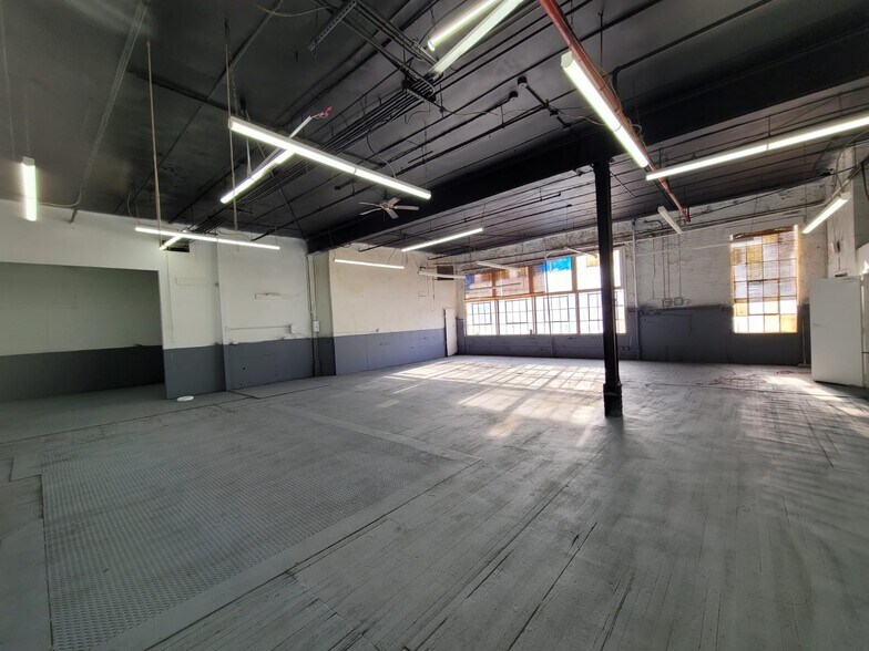 More Photos Of 830 Barry St, Bronx Warehouse For Lease