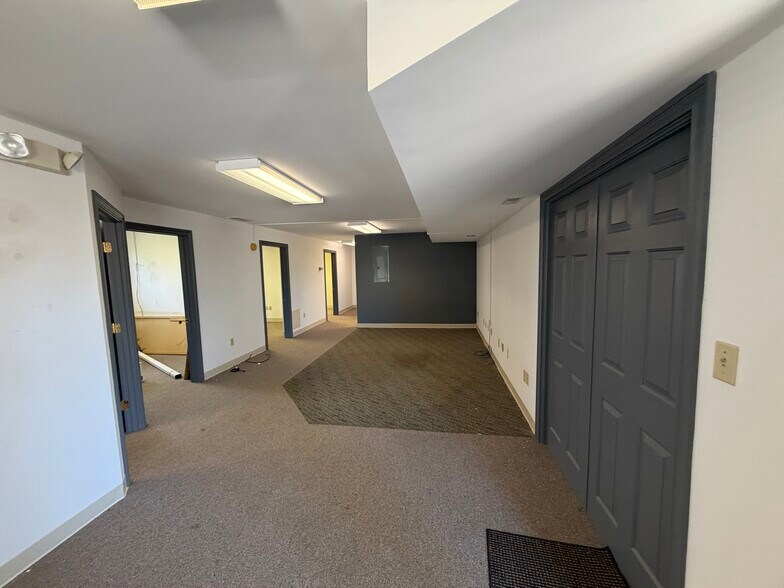 More Photos Of 102 Manor Ave, Bardstown Office For Sale