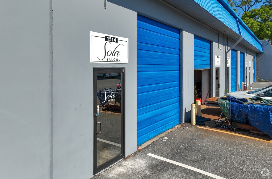 More Photos Of 217 Altamonte Commerce Blvd, Altamonte Springs Warehouse For Lease