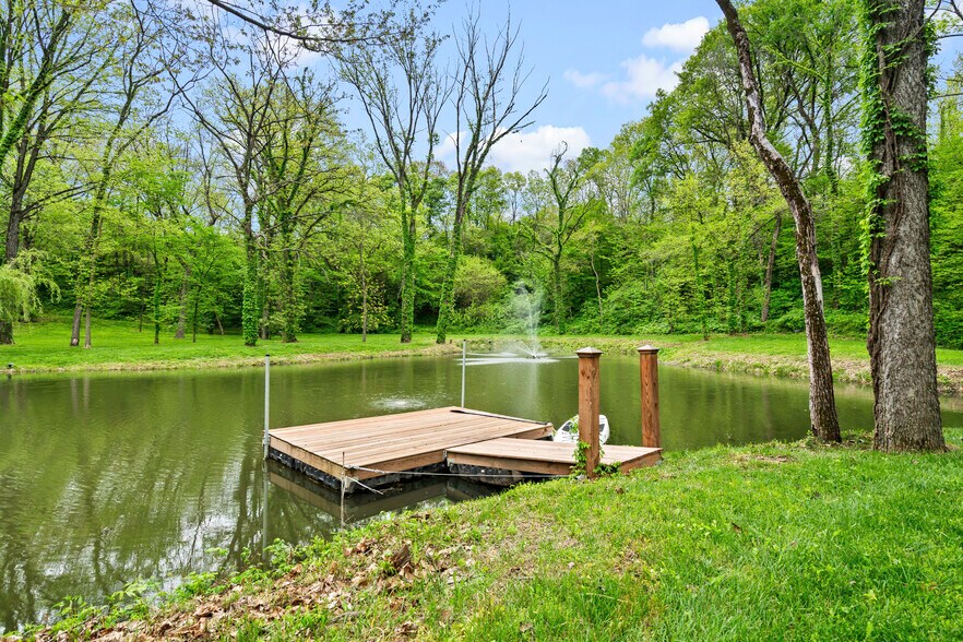More Photos Of 11155 Hubbard Rd, Kansas City Flex For Sale