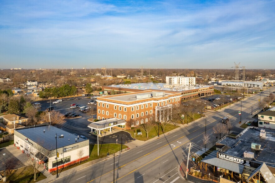 More Photos Of 8930 Waukegan Rd, Morton Grove Office For Lease