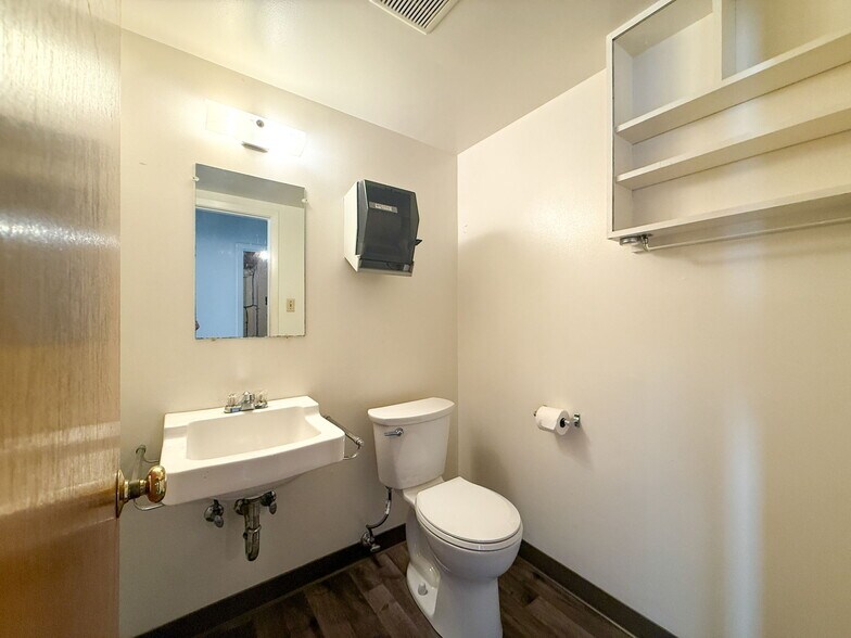 More Photos Of 932-934 Terminal Way, San Carlos Storefront Retail Office For Sale