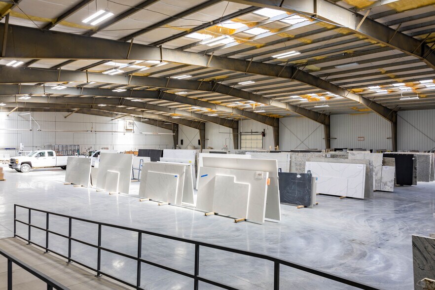 More Photos Of 5830 Highway 231 S, Castalian Springs Showroom For Sale