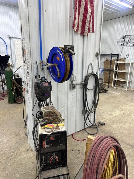 More Photos Of 601 E 10th St, Alton Warehouse For Sale