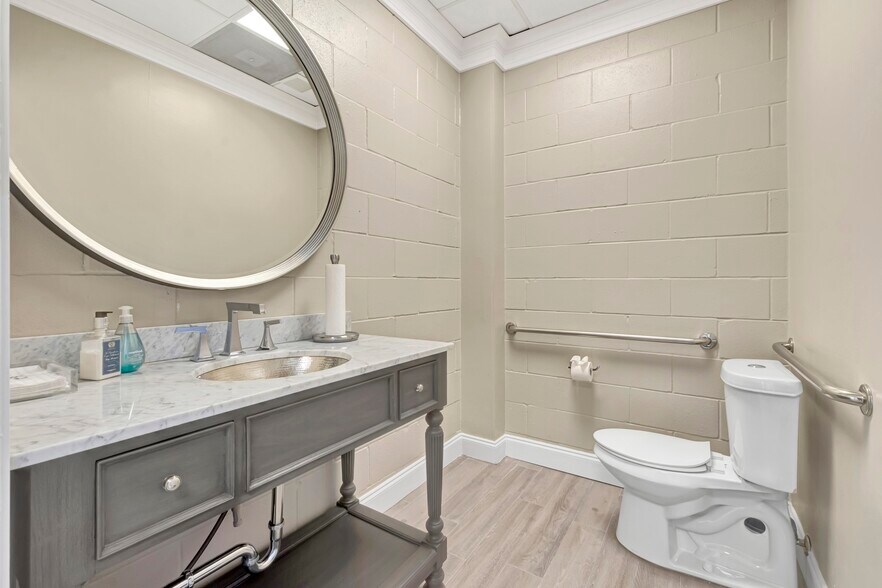 More Photos Of 8602 Spencer Hwy, La Porte Medical For Lease