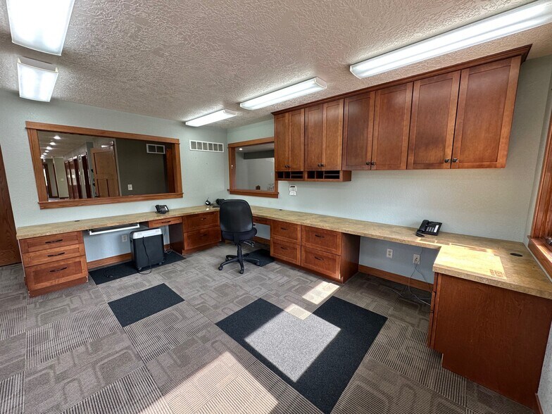 More Photos Of 820 W Summit St, Winterset Medical For Sale