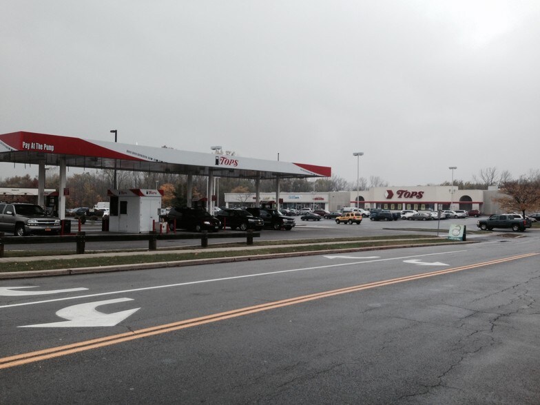 More Photos Of 128 W Main St, Le Roy Unknown For Lease