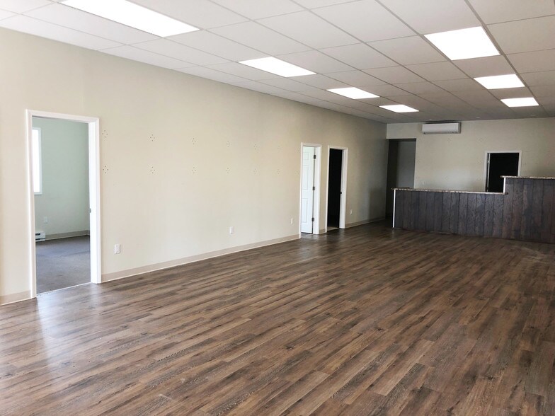 More Photos Of 348 River St, Coopersville Showroom For Lease