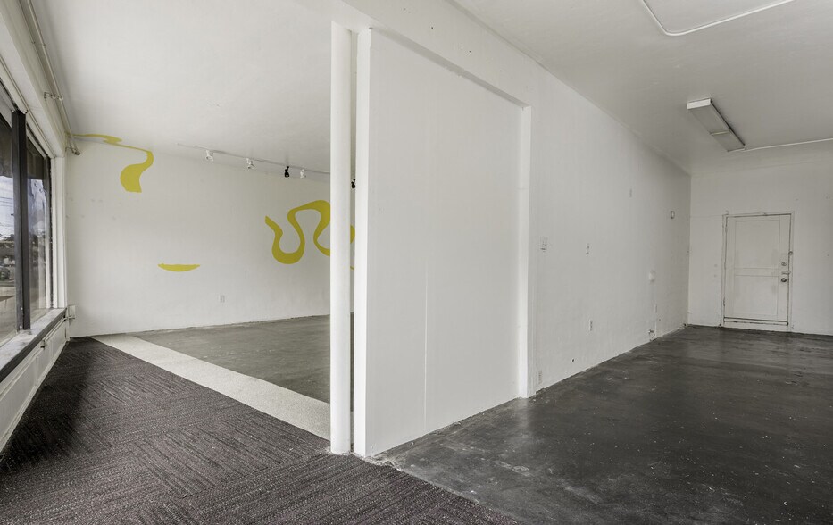 More Photos Of 2533-2535 E Broadway, Long Beach Storefront Retail Residential For Lease