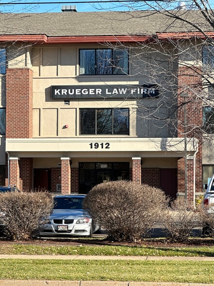 More Photos Of 1912 N Lexington Ave, Roseville Medical For Lease
