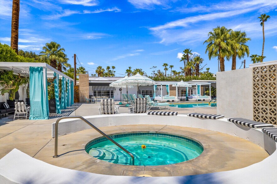More Photos Of 120 W Vereda Sur, Palm Springs Hotel For Sale