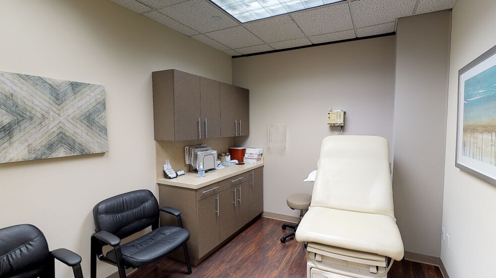More Photos Of 15200 Southwest Fwy, Sugar Land Medical For Lease