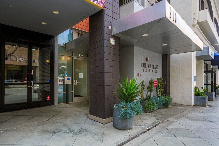 More Photos Of 214 Santa Monica Blvd, Santa Monica Apartments For Lease
