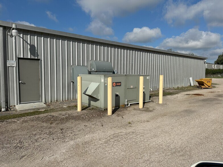 More Photos Of 13026 Rosecrest Dr, Houston Warehouse For Sale