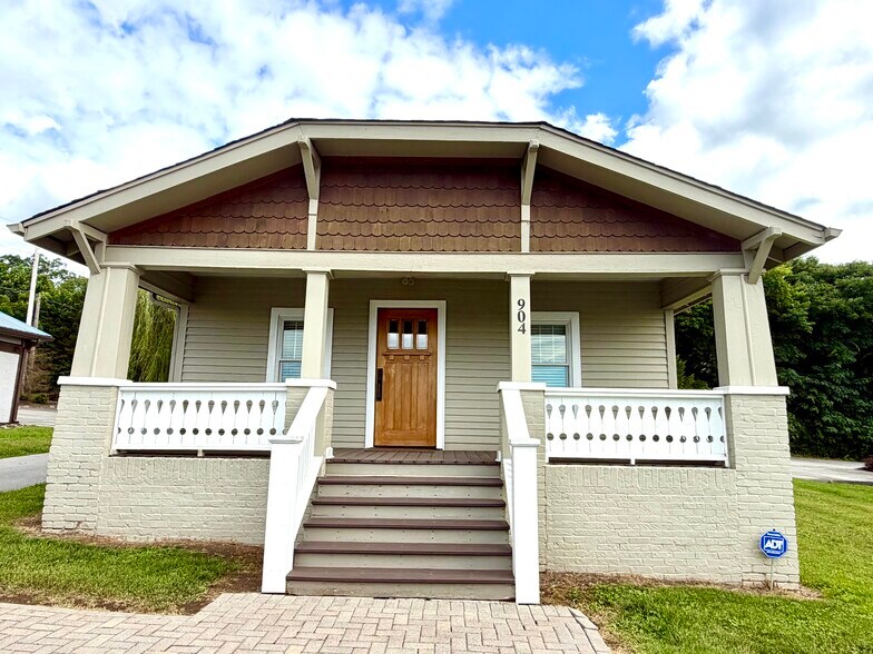 Primary Photo Of 904 W Lamar Alexander Pky, Maryville Office For Lease