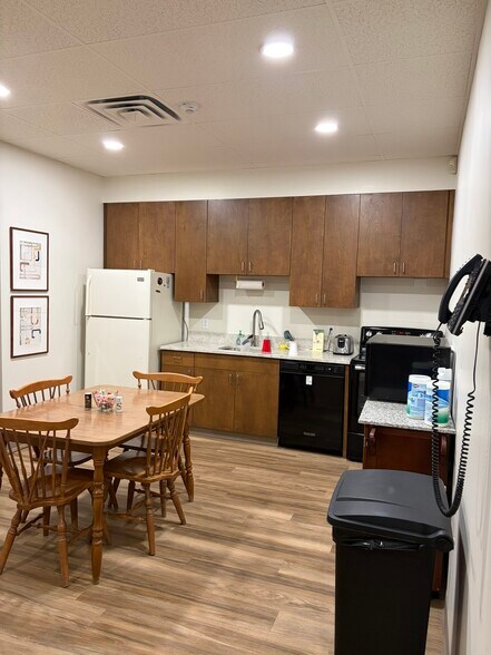 More Photos Of 823 Chickamauga Ave, Rossville Office For Lease