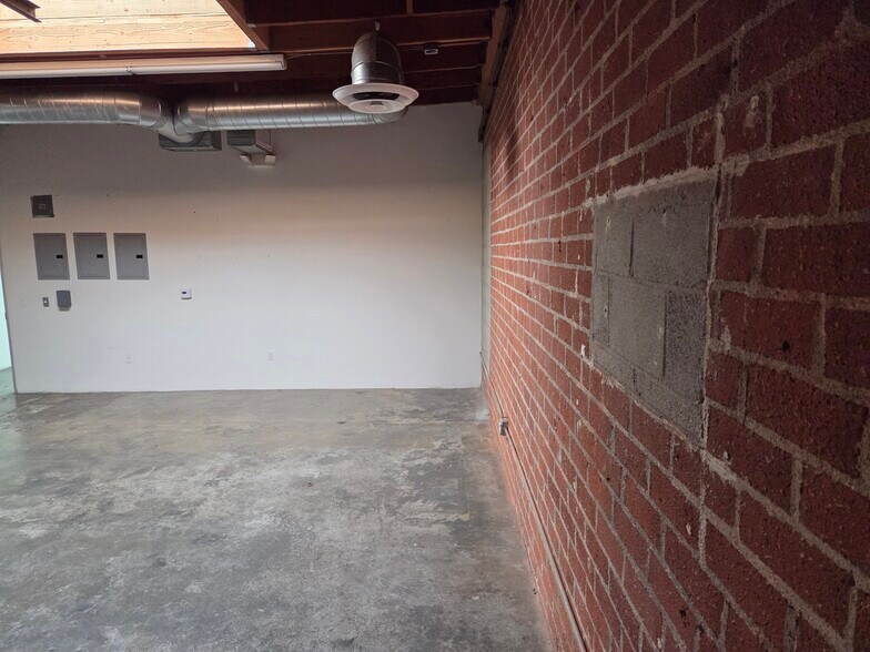 More Photos Of 2234 Barry Ave, Los Angeles Warehouse For Lease