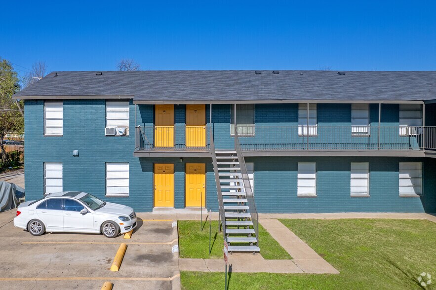 More Photos Of 2211 S Vernon Ave, Dallas Apartments For Sale