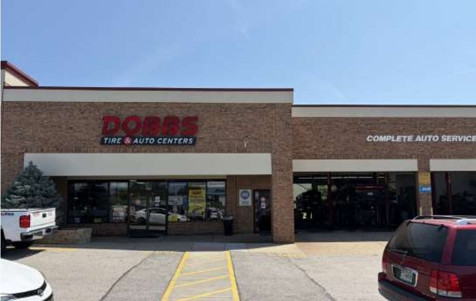 More Photos Of 1552-1652 Country Club Plaza Dr, Saint Charles Freestanding For Lease