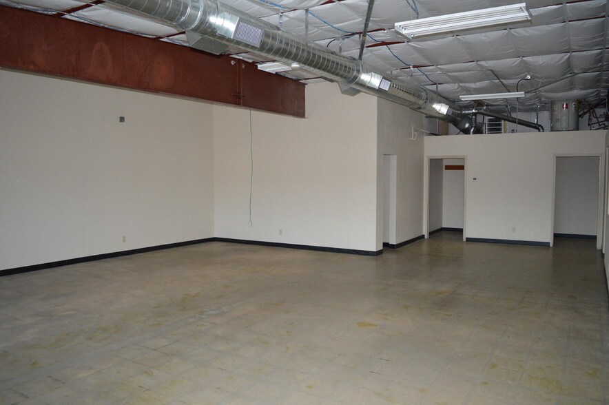 More Photos Of 242 Trade Center Dr, New Braunfels Warehouse For Lease