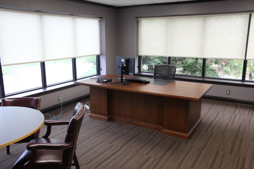 More Photos Of 1000 Park Dr, Lawrence Office For Lease