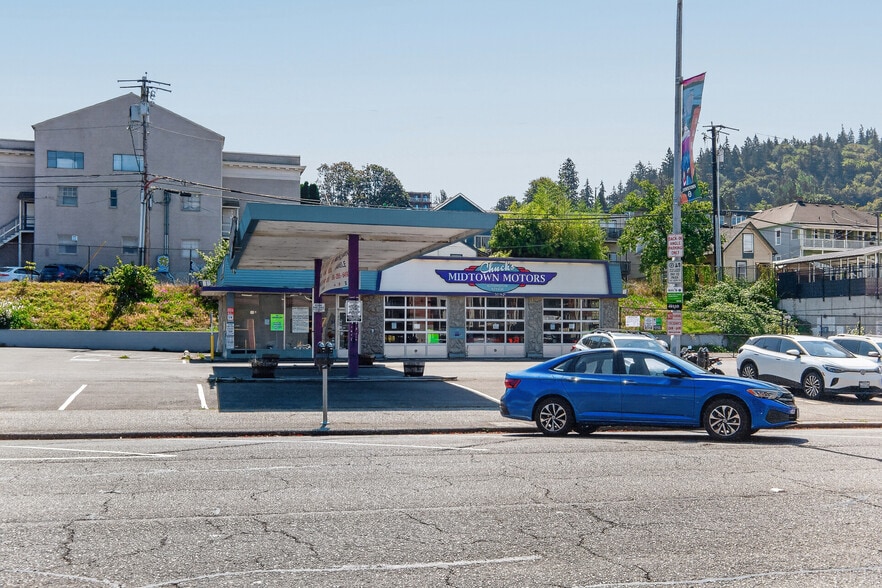 More Photos Of 1058 N State St, Bellingham General Retail For Sale