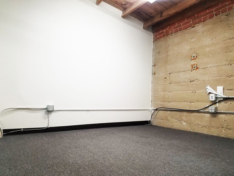 More Photos Of 300 S Raymond Ave, Pasadena Loft Creative Space For Lease