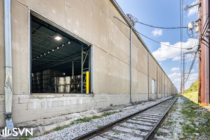 More Photos Of 2425 Palumbo Dr, Lexington Warehouse For Lease