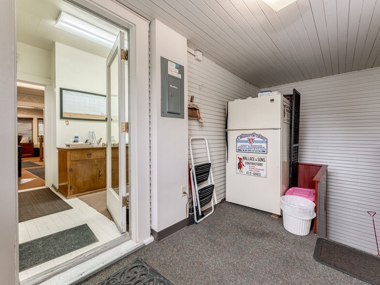 More Photos Of 737 NW Adams St, McMinnville Office For Sale