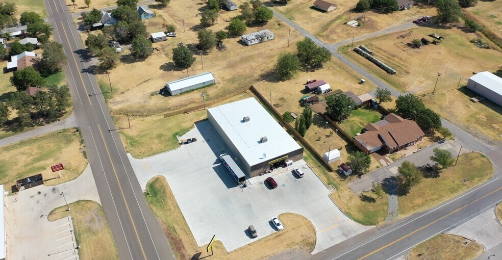 More Photos Of 303 E 1st St, Granite Supermarket For Sale