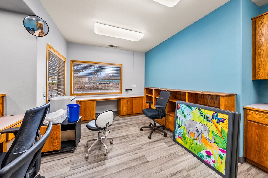 More Photos Of 925 Town Centre Dr, Medford Medical For Lease