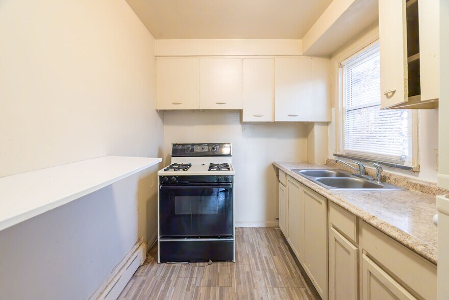 More Photos Of 2017 Burlingame St, Detroit Multifamily For Sale