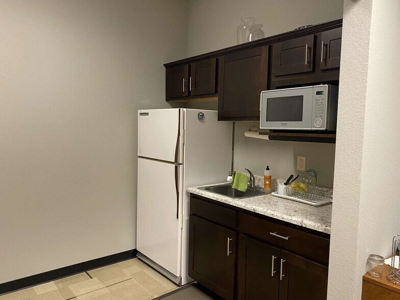 More Photos Of 1232 E Trafficway, Springfield Office For Sale