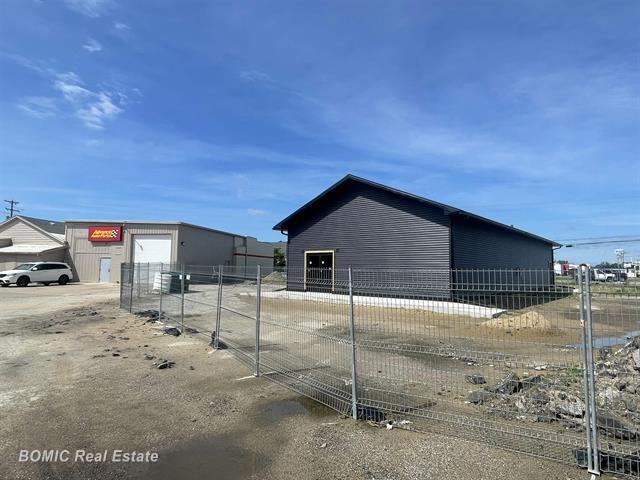 More Photos Of 12041 Dixie Hwy, Birch Run Storefront For Sale