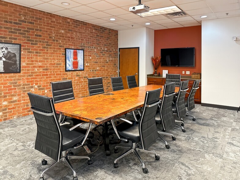 More Photos Of 7027 Old Madison Pike NW, Huntsville Coworking Space