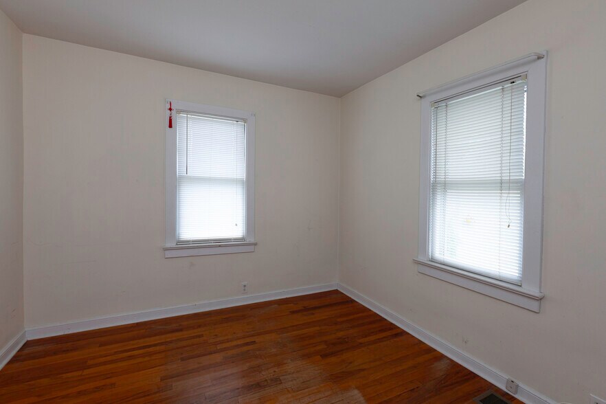 More Photos Of 30 Cooper Ave, Marlton Freestanding For Sale