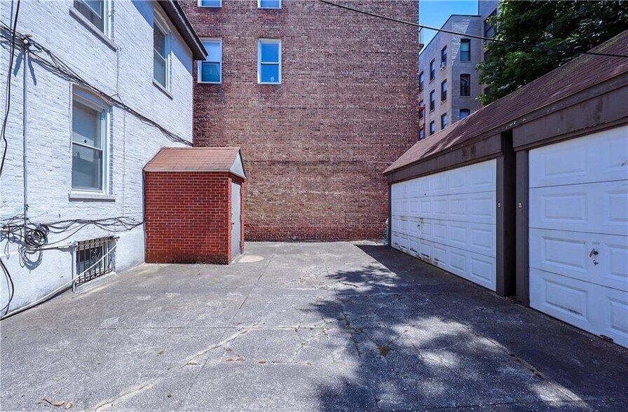 More Photos Of 364 97th St, Brooklyn Office Residential For Lease