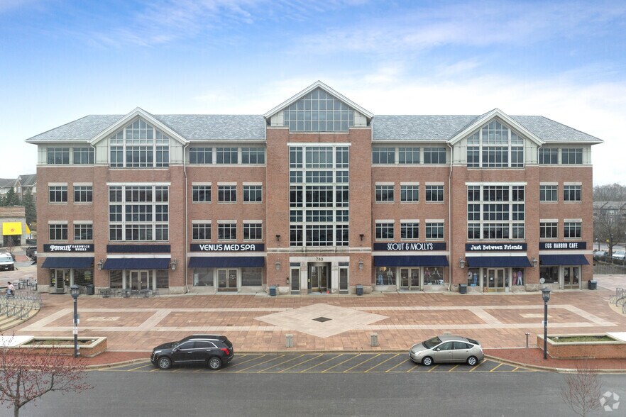 More Photos Of 740 Waukegan Rd, Deerfield Office For Lease